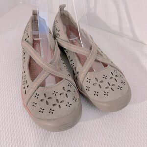 Skechers Taupe Flat Ballet Style Shoes with Cutout Design. Size 6